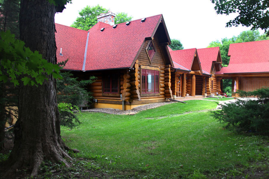 Grand Log Lodge