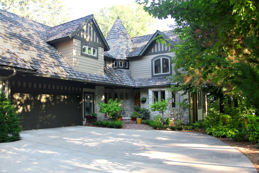 Arts & Crafts Lake Home